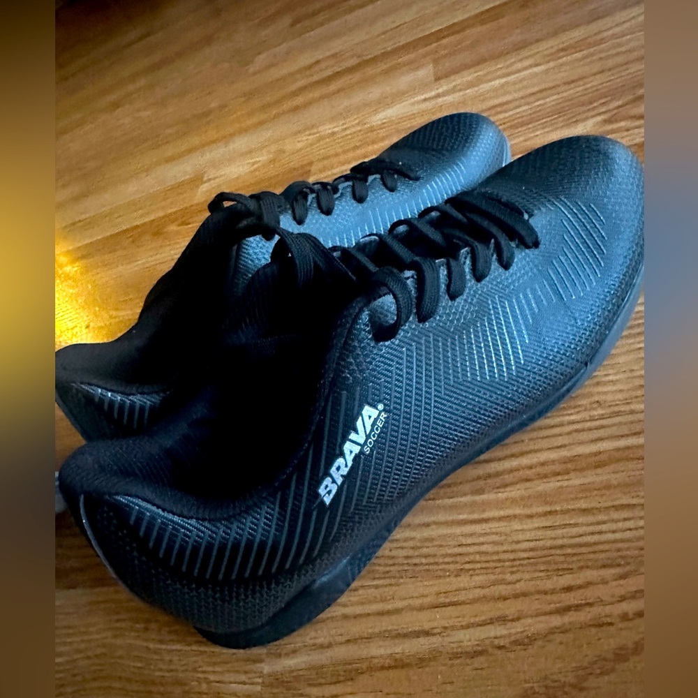 Brava soccer cleets size 11
